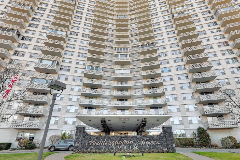 2100 Linwood Avenue, Fort Lee, NJ 07024, Presented by Mi Cha, PAY LESS